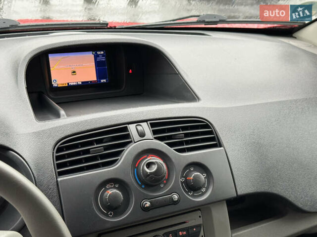 Красный Рено Кенгу, объемом двигателя 1.6 л и пробегом 200 тыс. км за 7799 $, фото 41 на Automoto.ua