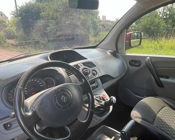 Красный Рено Кенгу, объемом двигателя 1.6 л и пробегом 155 тыс. км за 6300 $, фото 6 на Automoto.ua