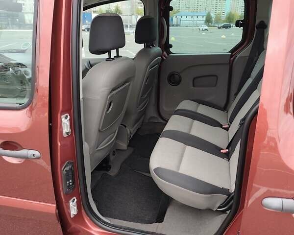 Красный Рено Кенгу, объемом двигателя 1.5 л и пробегом 195 тыс. км за 7300 $, фото 36 на Automoto.ua