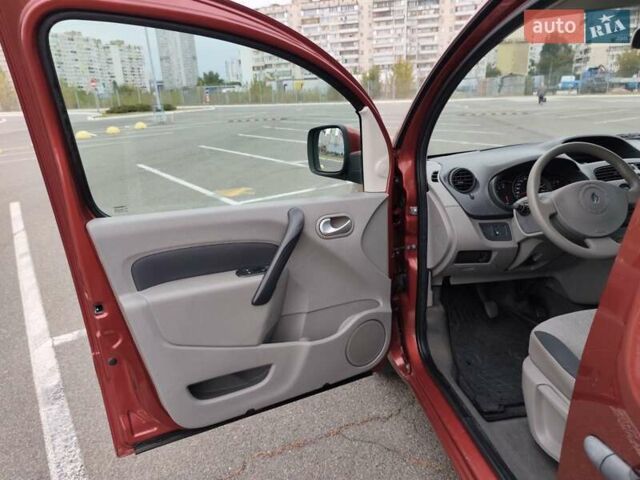 Красный Рено Кенгу, объемом двигателя 1.5 л и пробегом 195 тыс. км за 7300 $, фото 23 на Automoto.ua