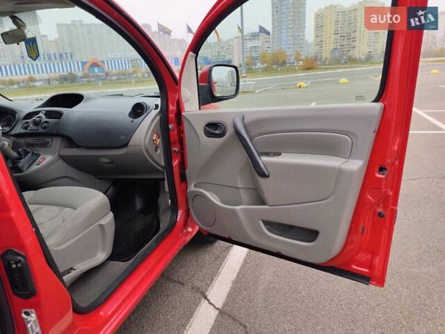 Красный Рено Кенгу, объемом двигателя 1.5 л и пробегом 240 тыс. км за 7150 $, фото 32 на Automoto.ua