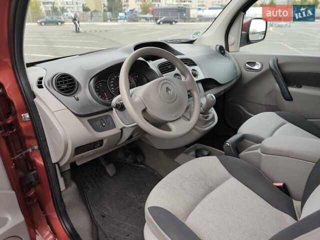 Красный Рено Кенгу, объемом двигателя 1.5 л и пробегом 195 тыс. км за 7300 $, фото 29 на Automoto.ua