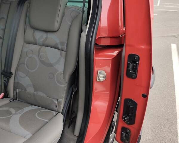 Красный Рено Кенгу, объемом двигателя 1.5 л и пробегом 240 тыс. км за 7150 $, фото 21 на Automoto.ua