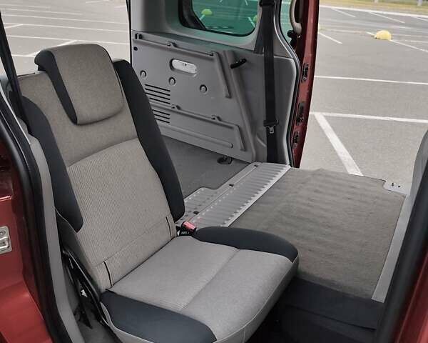 Красный Рено Кенгу, объемом двигателя 1.5 л и пробегом 195 тыс. км за 7300 $, фото 42 на Automoto.ua