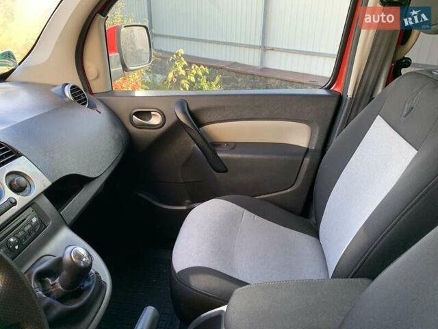 Рено Кєнгу 2011 у Києві на Automoto.ua Червоний Рено Кєнгу, об'ємом двигуна 1.6 л та пробігом 249 тис. км за 7000 $, фото 7 на Automoto.ua