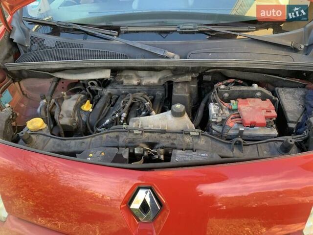 Рено Кєнгу 2011 у Києві на Automoto.ua Червоний Рено Кєнгу, об'ємом двигуна 1.6 л та пробігом 249 тис. км за 7000 $, фото 5 на Automoto.ua
