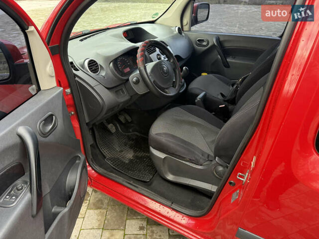 Красный Рено Кенгу, объемом двигателя 1.46 л и пробегом 266 тыс. км за 7200 $, фото 4 на Automoto.ua