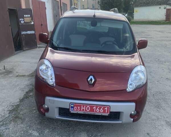 Красный Рено Кенгу, объемом двигателя 1.6 л и пробегом 154 тыс. км за 9400 $, фото 27 на Automoto.ua