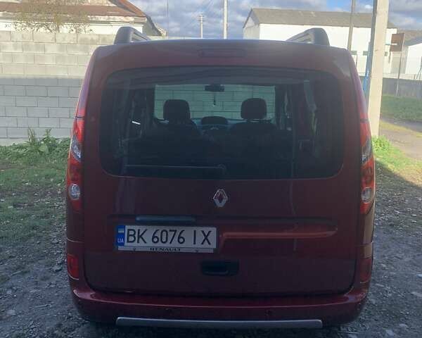 Красный Рено Кенгу, объемом двигателя 1.6 л и пробегом 154 тыс. км за 9400 $, фото 4 на Automoto.ua