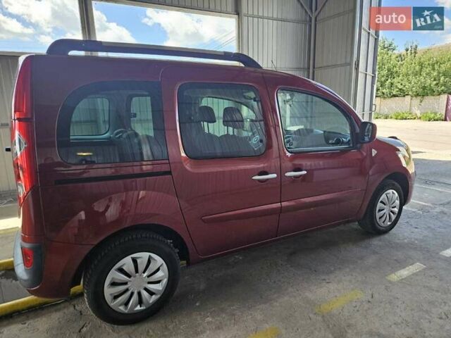 Красный Рено Кенгу, объемом двигателя 1.5 л и пробегом 184 тыс. км за 8300 $, фото 2 на Automoto.ua