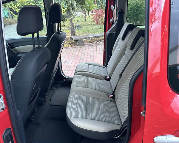 Красный Рено Кенгу, объемом двигателя 1.6 л и пробегом 180 тыс. км за 7550 $, фото 75 на Automoto.ua