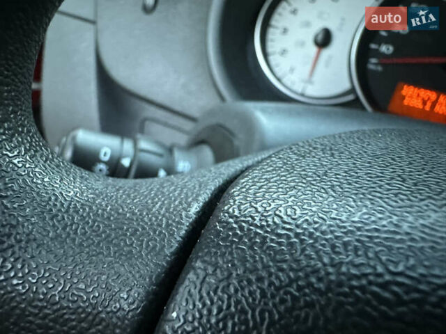 Красный Рено Кенгу, объемом двигателя 1.6 л и пробегом 180 тыс. км за 7550 $, фото 94 на Automoto.ua