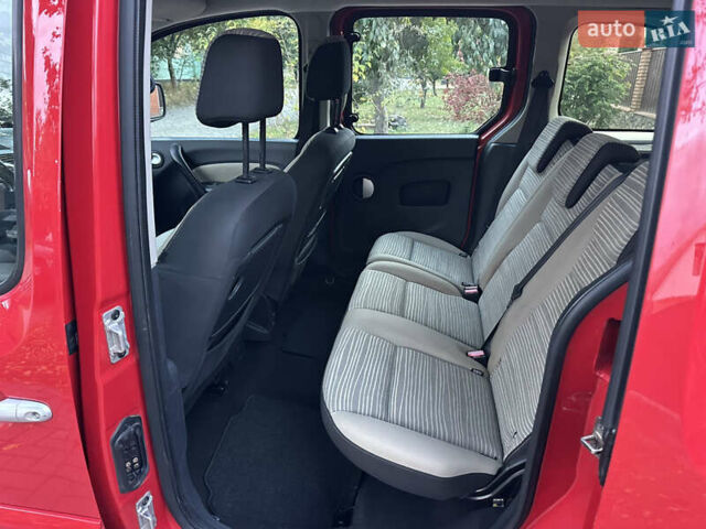 Красный Рено Кенгу, объемом двигателя 1.6 л и пробегом 180 тыс. км за 7550 $, фото 66 на Automoto.ua