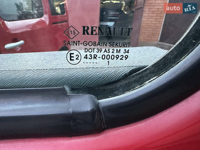 Красный Рено Кенгу, объемом двигателя 1.6 л и пробегом 180 тыс. км за 7550 $, фото 109 на Automoto.ua