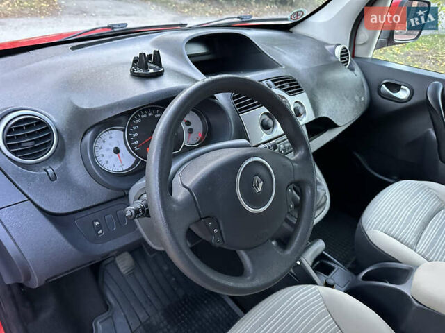 Красный Рено Кенгу, объемом двигателя 1.6 л и пробегом 180 тыс. км за 7550 $, фото 50 на Automoto.ua