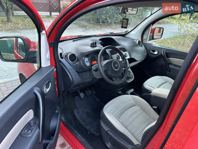 Красный Рено Кенгу, объемом двигателя 1.6 л и пробегом 180 тыс. км за 7550 $, фото 42 на Automoto.ua
