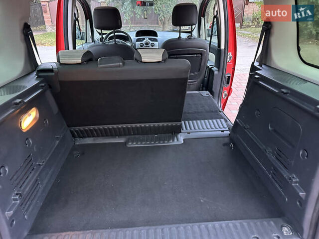 Красный Рено Кенгу, объемом двигателя 1.6 л и пробегом 180 тыс. км за 7550 $, фото 100 на Automoto.ua