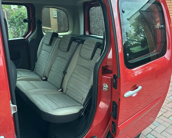 Красный Рено Кенгу, объемом двигателя 1.6 л и пробегом 180 тыс. км за 7550 $, фото 71 на Automoto.ua