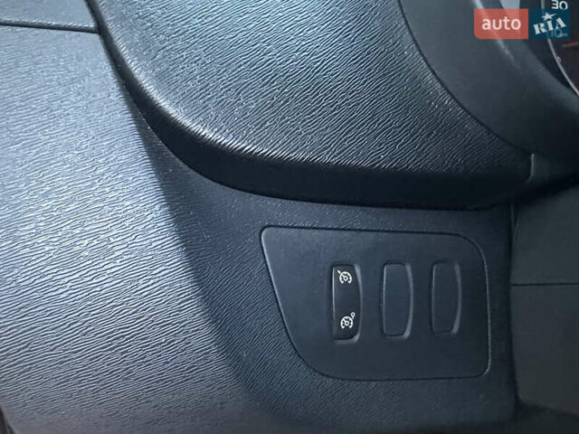 Красный Рено Кенгу, объемом двигателя 1.6 л и пробегом 180 тыс. км за 7550 $, фото 87 на Automoto.ua