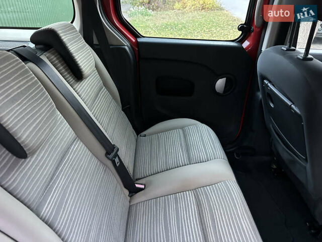 Красный Рено Кенгу, объемом двигателя 1.6 л и пробегом 180 тыс. км за 7550 $, фото 64 на Automoto.ua