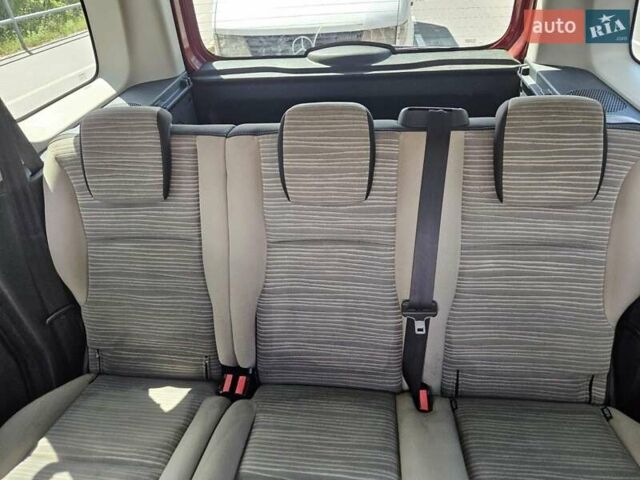 Красный Рено Кенгу, объемом двигателя 1.5 л и пробегом 184 тыс. км за 8300 $, фото 1 на Automoto.ua