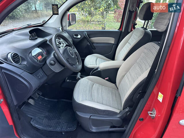 Красный Рено Кенгу, объемом двигателя 1.6 л и пробегом 180 тыс. км за 7550 $, фото 44 на Automoto.ua