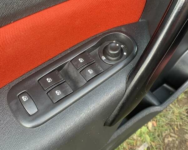 Красный Рено Кенгу, объемом двигателя 1.6 л и пробегом 154 тыс. км за 9400 $, фото 21 на Automoto.ua