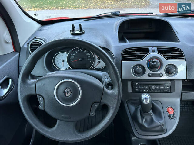 Красный Рено Кенгу, объемом двигателя 1.6 л и пробегом 180 тыс. км за 7550 $, фото 78 на Automoto.ua