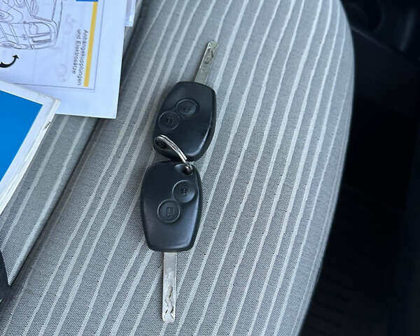 Красный Рено Кенгу, объемом двигателя 1.6 л и пробегом 180 тыс. км за 7550 $, фото 106 на Automoto.ua