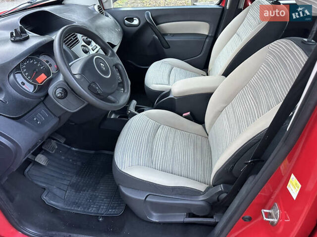 Красный Рено Кенгу, объемом двигателя 1.6 л и пробегом 180 тыс. км за 7550 $, фото 46 на Automoto.ua