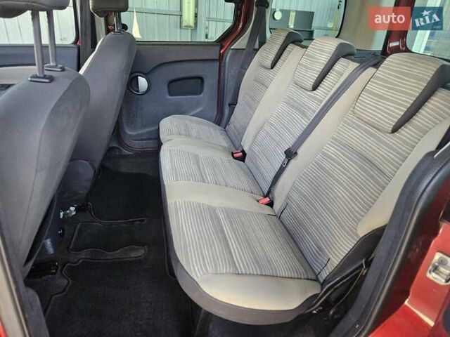 Красный Рено Кенгу, объемом двигателя 1.5 л и пробегом 184 тыс. км за 8300 $, фото 5 на Automoto.ua