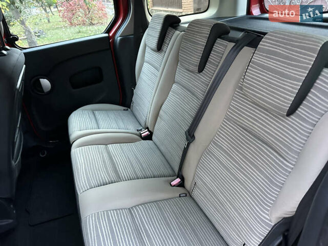 Красный Рено Кенгу, объемом двигателя 1.6 л и пробегом 180 тыс. км за 7550 $, фото 68 на Automoto.ua