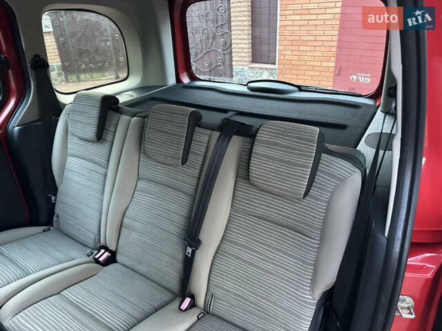 Красный Рено Кенгу, объемом двигателя 1.6 л и пробегом 180 тыс. км за 7550 $, фото 70 на Automoto.ua