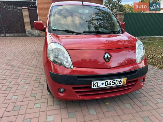 Красный Рено Кенгу, объемом двигателя 1.6 л и пробегом 180 тыс. км за 7550 $, фото 8 на Automoto.ua