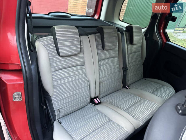 Красный Рено Кенгу, объемом двигателя 1.6 л и пробегом 180 тыс. км за 7550 $, фото 62 на Automoto.ua