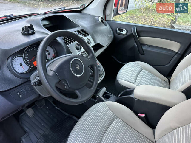 Красный Рено Кенгу, объемом двигателя 1.6 л и пробегом 180 тыс. км за 7550 $, фото 47 на Automoto.ua
