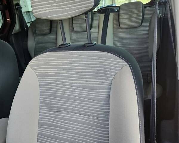 Красный Рено Кенгу, объемом двигателя 1.5 л и пробегом 184 тыс. км за 8300 $, фото 12 на Automoto.ua