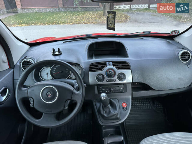 Красный Рено Кенгу, объемом двигателя 1.6 л и пробегом 180 тыс. км за 7550 $, фото 77 на Automoto.ua