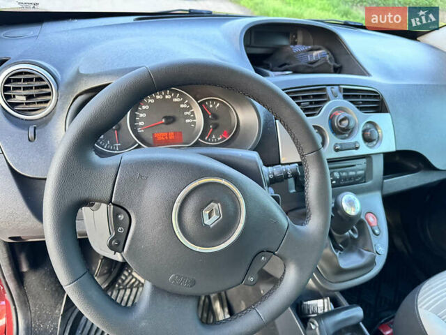 Рено Кєнгу 2012 у Луцьку на Automoto.ua Червоний Рено Кєнгу, об'ємом двигуна 1.6 л та пробігом 215 тис. км за 7600 $, фото 9 на Automoto.ua