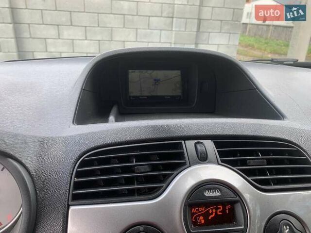 Красный Рено Кенгу, объемом двигателя 1.6 л и пробегом 154 тыс. км за 9400 $, фото 18 на Automoto.ua