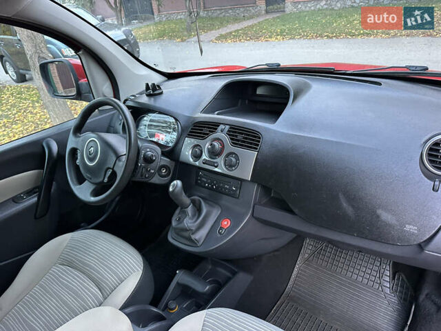 Красный Рено Кенгу, объемом двигателя 1.6 л и пробегом 180 тыс. км за 7550 $, фото 58 на Automoto.ua