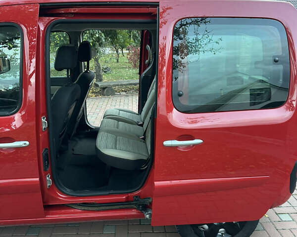 Красный Рено Кенгу, объемом двигателя 1.6 л и пробегом 180 тыс. км за 7550 $, фото 74 на Automoto.ua