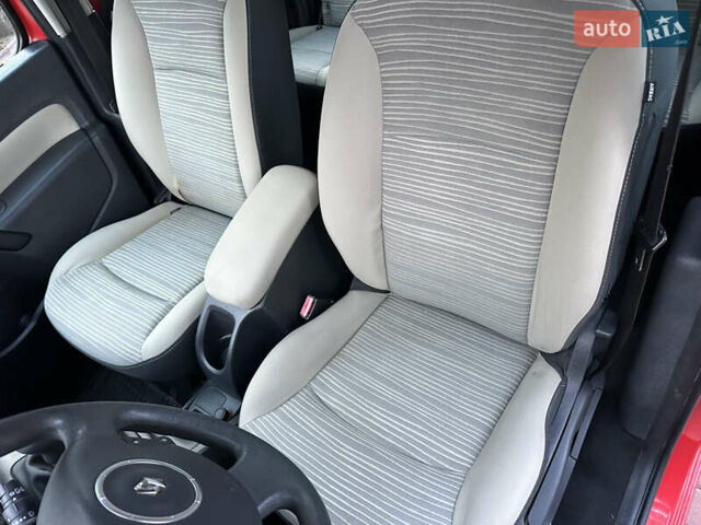 Красный Рено Кенгу, объемом двигателя 1.6 л и пробегом 180 тыс. км за 7550 $, фото 49 на Automoto.ua