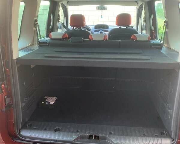 Красный Рено Кенгу, объемом двигателя 1.6 л и пробегом 154 тыс. км за 9400 $, фото 6 на Automoto.ua