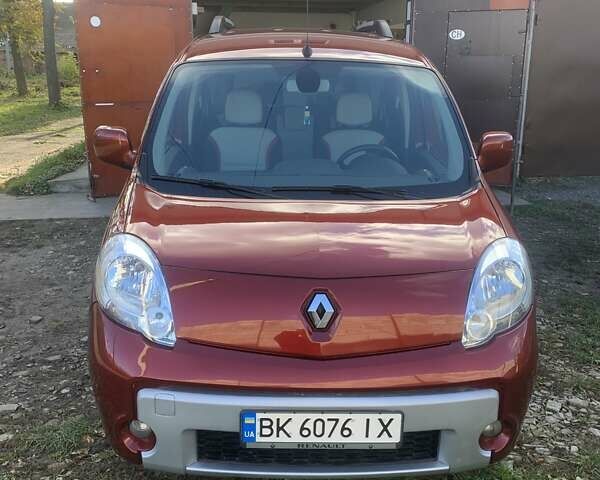Красный Рено Кенгу, объемом двигателя 1.6 л и пробегом 154 тыс. км за 9400 $, фото 1 на Automoto.ua