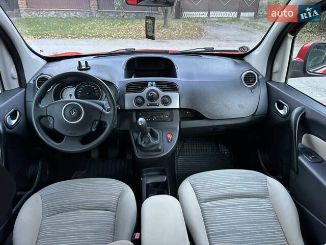 Красный Рено Кенгу, объемом двигателя 1.6 л и пробегом 180 тыс. км за 7550 $, фото 76 на Automoto.ua