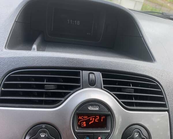 Красный Рено Кенгу, объемом двигателя 1.6 л и пробегом 154 тыс. км за 9400 $, фото 16 на Automoto.ua