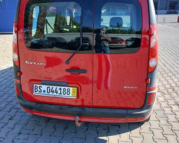 Красный Рено Кенгу, объемом двигателя 1.6 л и пробегом 100 тыс. км за 8200 $, фото 1 на Automoto.ua