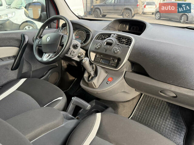 Красный Рено Кенгу, объемом двигателя 1.5 л и пробегом 172 тыс. км за 11499 $, фото 52 на Automoto.ua