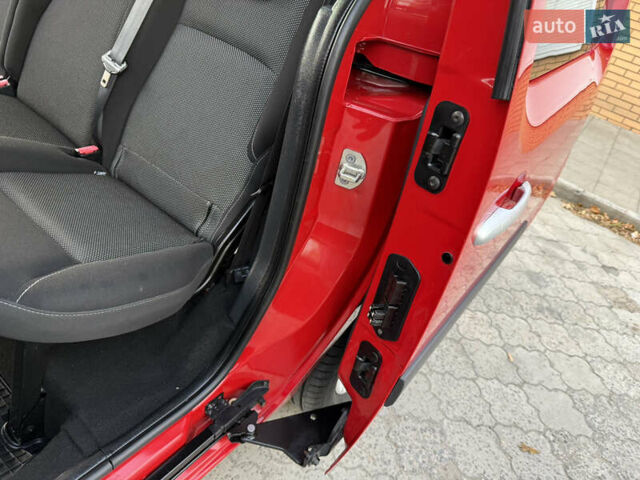 Красный Рено Кенгу, объемом двигателя 1.5 л и пробегом 172 тыс. км за 11499 $, фото 116 на Automoto.ua
